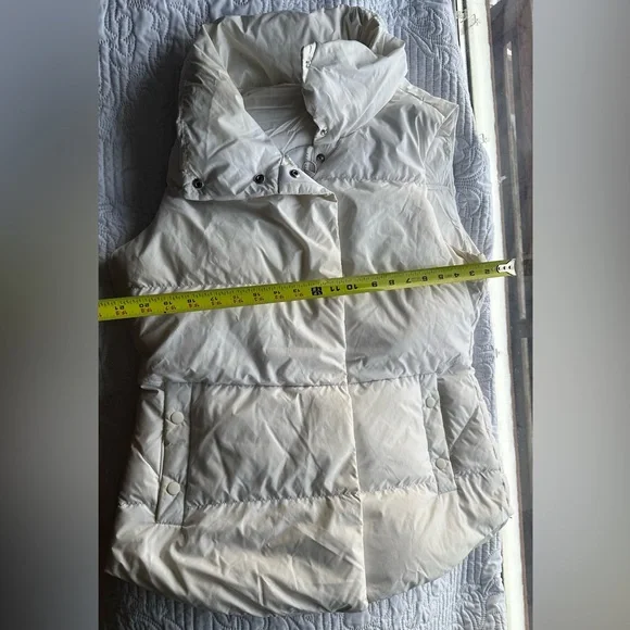 Athleta Cream Puffer Vest LARGE - Picture 2 of 11